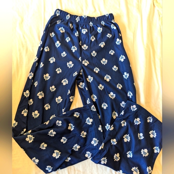 NHL Toronto Maple Leafs Hockey  Team Logo Print Pyjama Youth 14/16 Women S/M - Picture 1 of 12